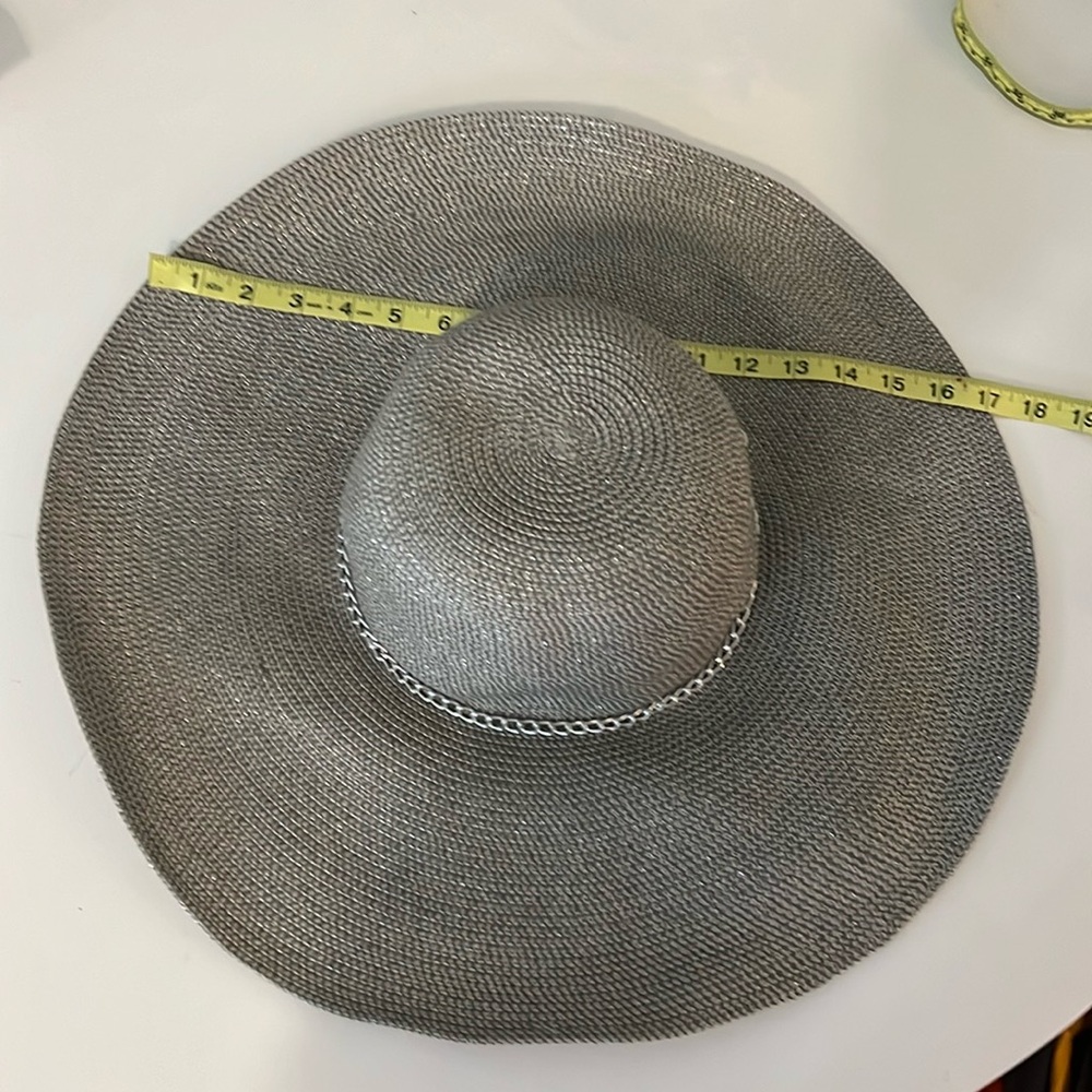 Large floppy beach hat by Jennifer Lopez